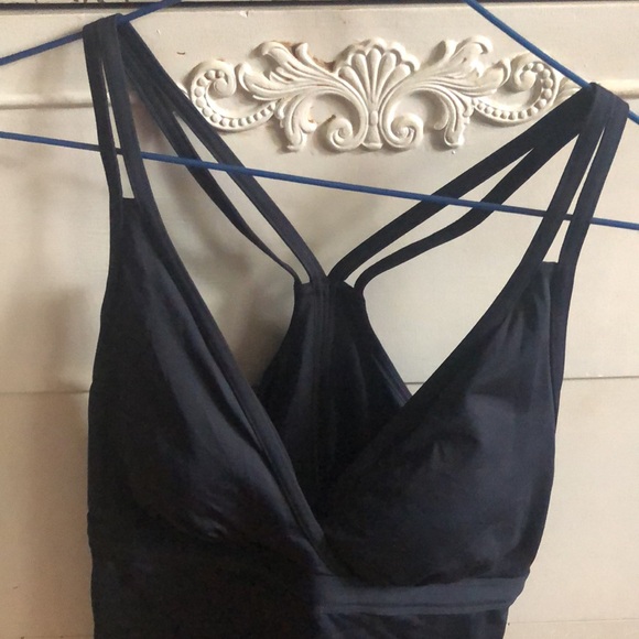 L.L.Bean ladies bathing suit top cross back detailing 10 regular - Picture 2 of 4